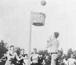 Partida de Basquete nos primórdios do esporte