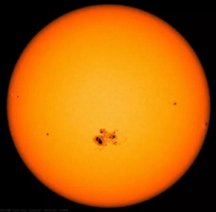 Imagem da NASA mostrando uma mancha no Sol