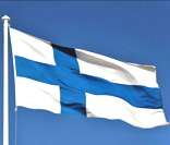 Bandeira da Finlândia hasteada em Helsinque, capital do país