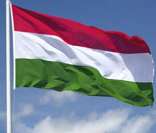 Bandeira da Hungria hasteada em Budapeste, capital do país