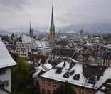 Frio e neve no inverno de Zurique, importante cidade da Suíça