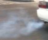 Entre os gases poluentes emitidos pela queima da gasolina encontra-se o gás carbônico
