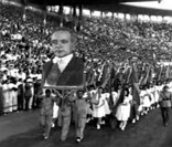 Manifestação no Dia do Trabalho: propaganda do governo e populismo (1/5/1942)