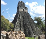 Pirâmide maia de Tikal