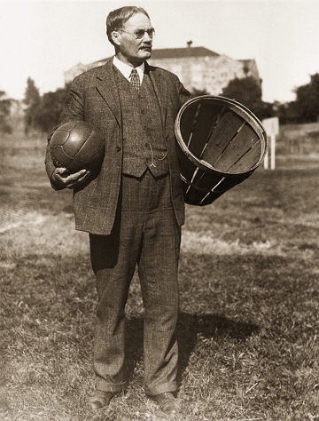 Foto de James Naismith, o criador do Basquete