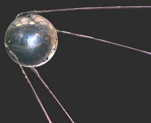 Foto de um sat&eacute;lite circular com esp&eacute;cie de antenas