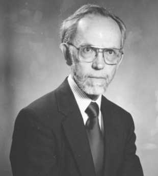 foto em preto e branco do fil&oacute;sofo da religi&atilde;o William Alston