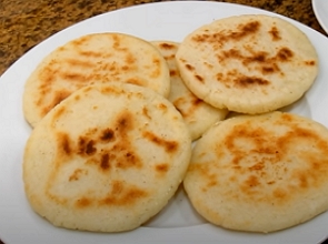 Prato com arepas
