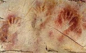 Desenho de m&atilde;os humanas feitas na Pr&eacute;-Hist&oacute;ria