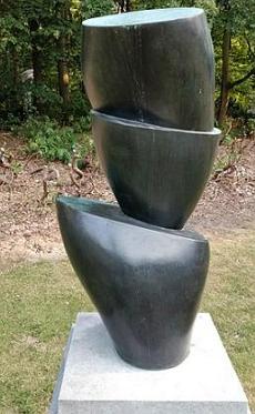 &Aacute;rvore das conchas, escultura de bronze de Hans Arp