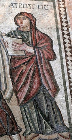 Mosaico colorido mostrando uma mulher com vestido vermelho, segurando uma folha de papel