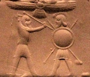 Relevo mostrando a luta entre um soldado grego e um persa