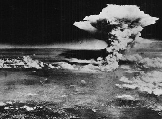 Explosão da bomba atômica em Hiroshima no final da guerra