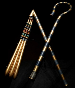 Cajado e Mangual de ouro do fara&oacute; Tutanc&acirc;mon