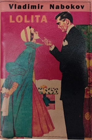 Capa do livro Lolita, vers&atilde;o antiga, mostrando um homem e uma mulher na capa
