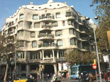 Casa Mil&aacute;, arquitetura de Gaud&iacute;