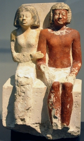 Estatueta mostrando um homem e uma mulher eg&iacute;pcios sentados