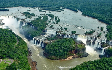 Foto a&eacute;rea das Cataratas do rio Igua&ccedil;u
