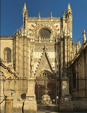 Foto da porta de entrada da Catedral de Sevilha 