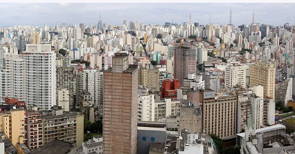 Foto da região central da cidade de São Paulo com vários prédios
