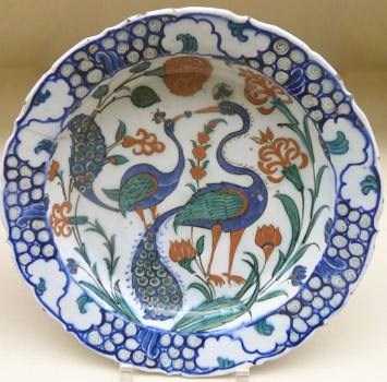Cer&acirc;mica isl&acirc;mica com pintura representando duas aves
