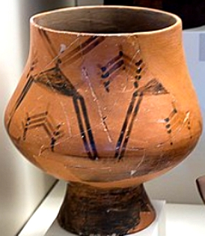 Foto de um vaso de cerâmica do período neolítico