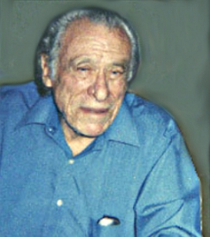 Foto colorida de Charles Bukowski j&aacute; idoso, de cabelos grisalhos