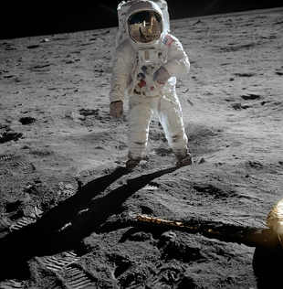 Foto do astronauta Buzz Aldrin em solo lunar
