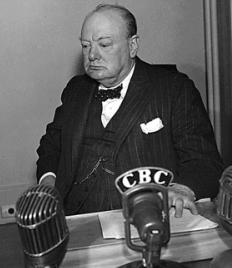 Churchill durante uma entrevista na rádio em 1943