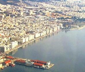 Vista a&eacute;rea da regi&atilde;o do porto da cidade grega de Tessal&ocirc;nica
