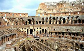 Foto interna do Coliseu de Roma