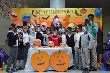 Comemora&ccedil;&atilde;o do Halloween numa escola dos Estados Unidos