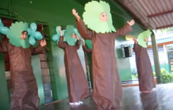 Comemoração do Dia da Árvore numa escola brasileira.
