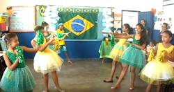 Comemoração do Dia da Bandeira numa escola brasileira