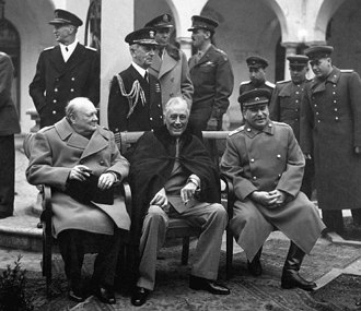 Foto de Churchill, Roosevelt e Stalin durante a confer&ecirc;ncia de Ialta