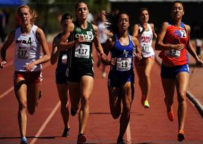 Atletas disputando uma corrida de pista do Atletismo