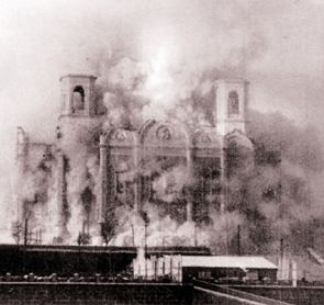 Foto da demolição de uma catedral em Moscou