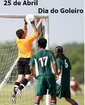Goleiro fazendo uma defesa num jogo de futebol