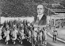 comemoração do dia do trabalho Comemoração do Dia do Trabalho em 1943, durante o governo de Getúlio Vargas
