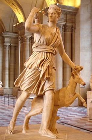 Est&aacute;tua da deusa Diana segurando um cervo pelas orelhas
