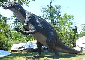 Imagem da representação de um dinossauro Iguanodonte