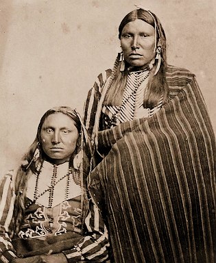 Foto de dois guerreiros comanches em 1870.