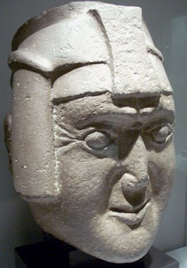Escultura inca representando uma cabe&ccedil;a de homem