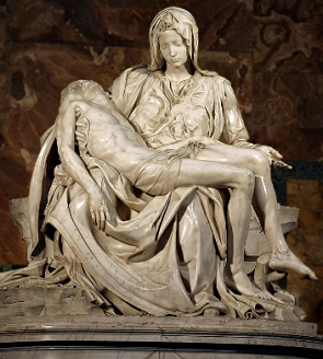 Escultura Piet&agrave; de Michelangelo mostrando Maria com o filho Jesus no colo ap&oacute;s a morte.