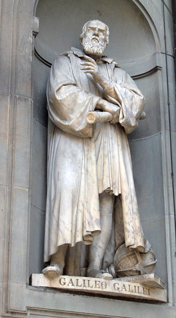 Est&aacute;tua de Galileu Galilei em Floren&ccedil;a
