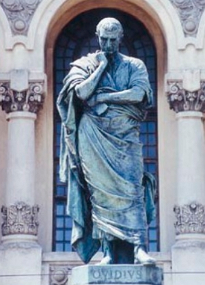 Est&aacute;tua de Ov&iacute;dio, poeta romano da Antiguidade