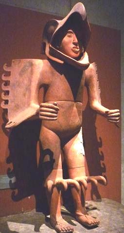 Est&aacute;tua de cer&acirc;mica de um guerreiro asteca