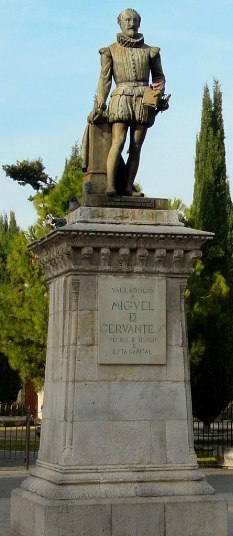 Est&aacute;tua de um homem num local a ceu aberto com &aacute;rvores