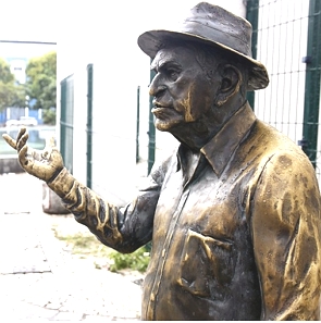 Est&aacute;tua em homenagem a Patativa do Assar&eacute;