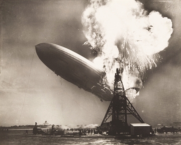 Foto da explos&atilde;o do dirig&iacute;vel Hindenburg